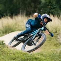 MARIN Bikes RIFT ZONE JR 26" Full Susp. MTB 2023 9 MARIN Bikes RIFT ZONE JR 26" Full Susp. MTB 2023 -Croozer Verkäufe 23 rz26 action 3fd4cc