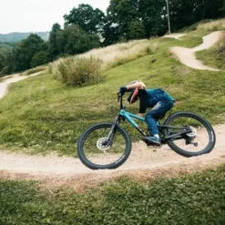 MARIN Bikes RIFT ZONE JR 26" Full Susp. MTB 2023 10 MARIN Bikes RIFT ZONE JR 26" Full Susp. MTB 2023 -Croozer Verkäufe 23 rz26 action 4